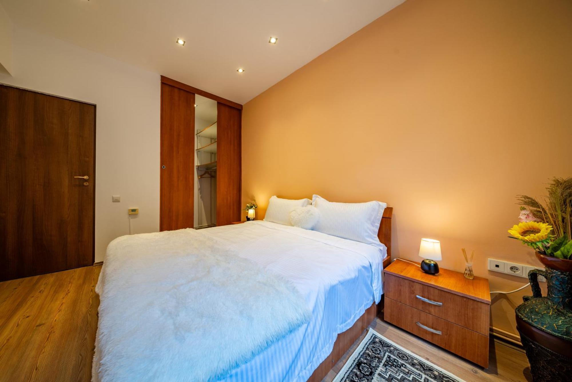 John Residence Apartment Brasov With Parking Option Exteriör bild