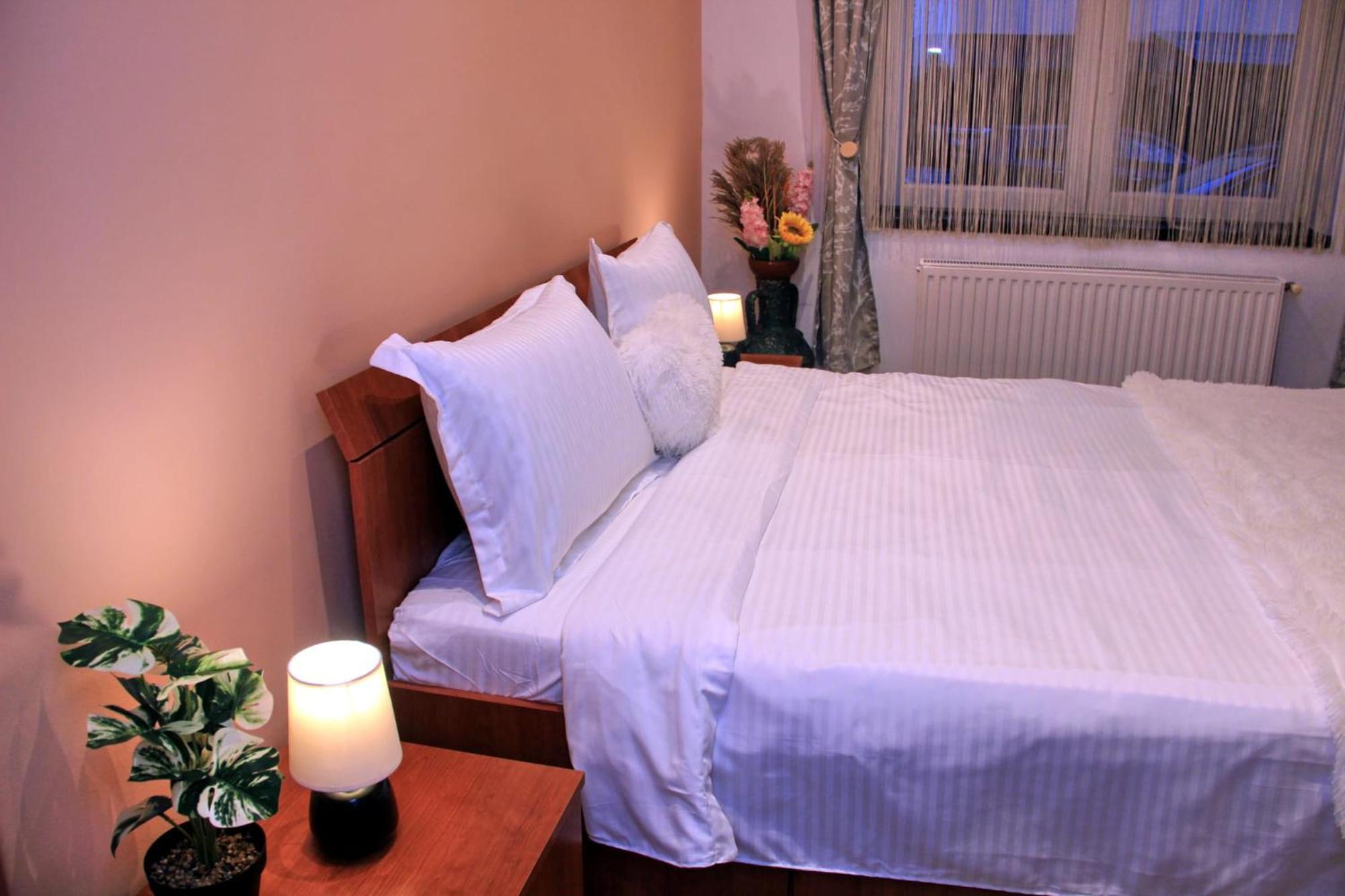 John Residence Apartment Brasov With Parking Option Exteriör bild