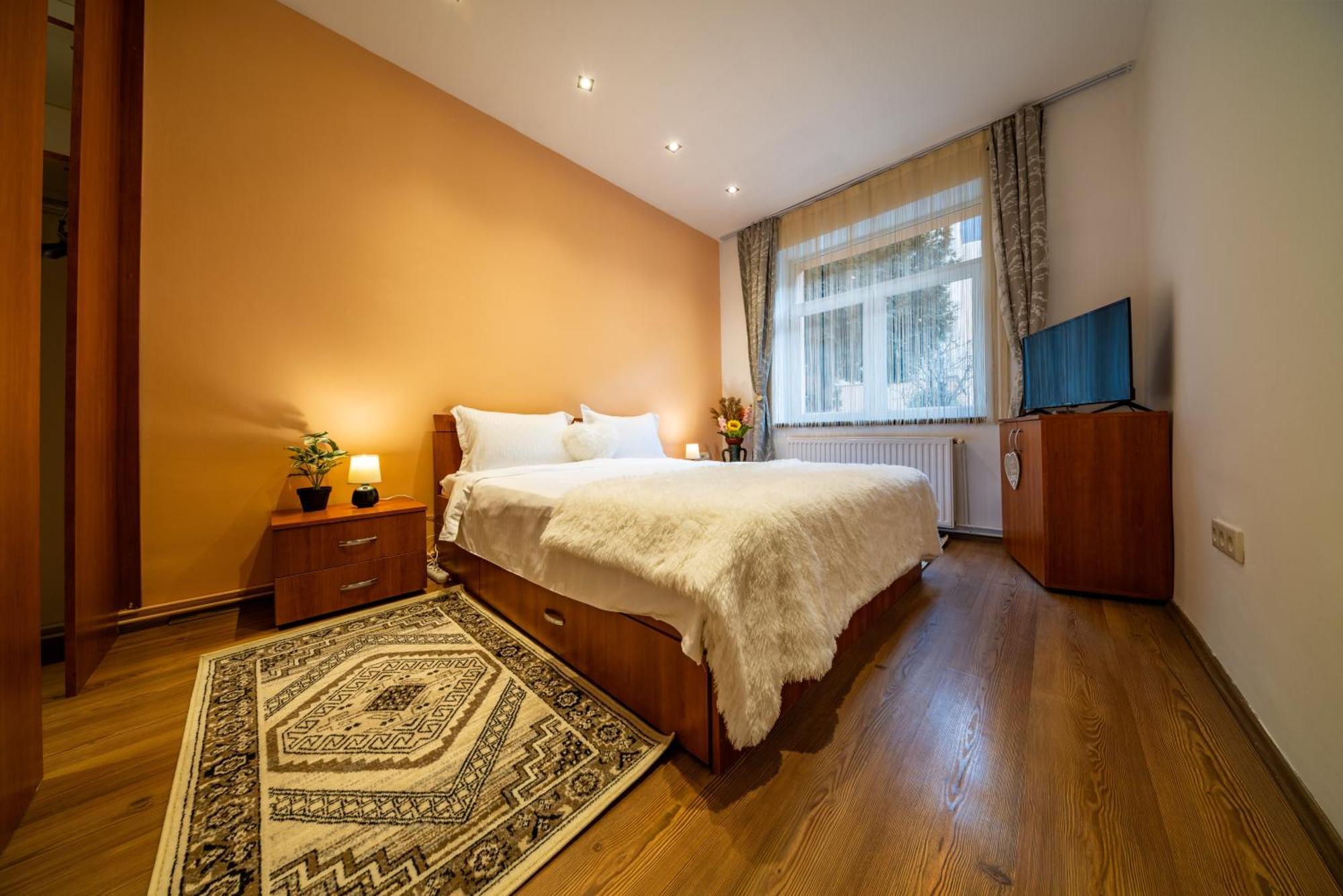 John Residence Apartment Brasov With Parking Option Exteriör bild