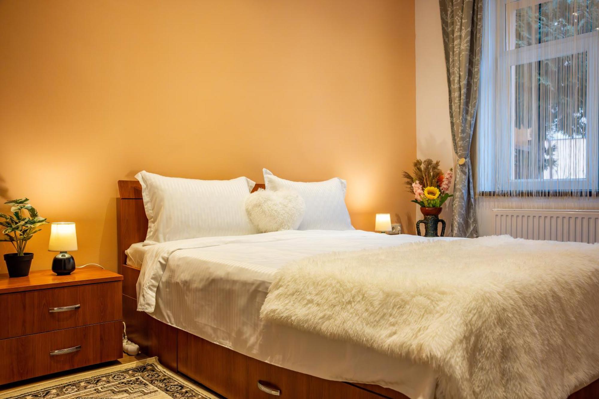 John Residence Apartment Brasov With Parking Option Exteriör bild