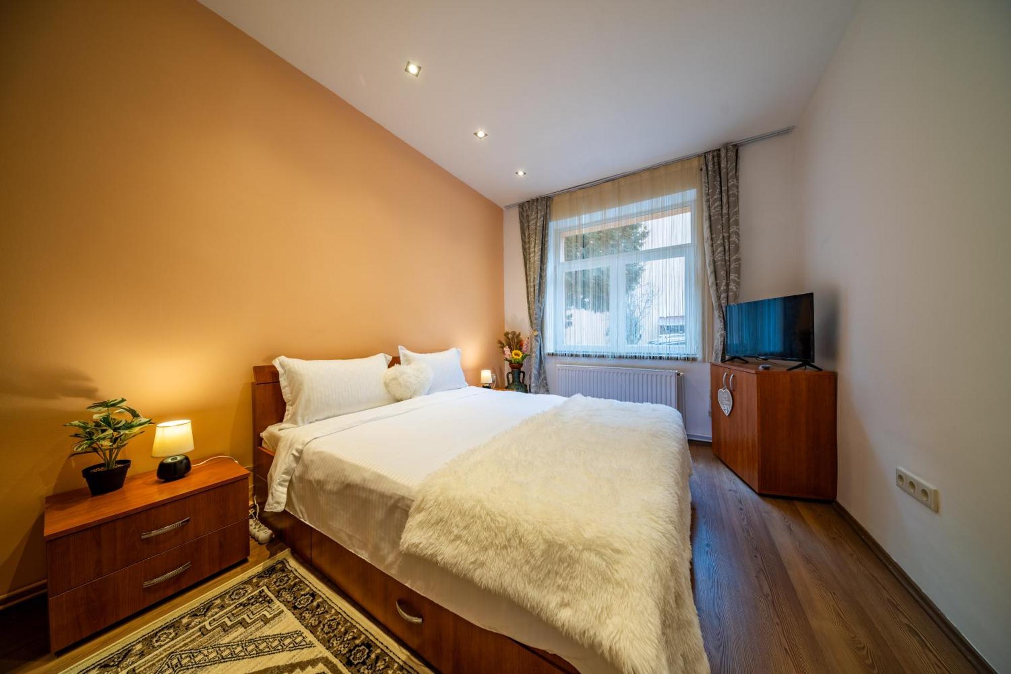 John Residence Apartment Brasov With Parking Option Exteriör bild